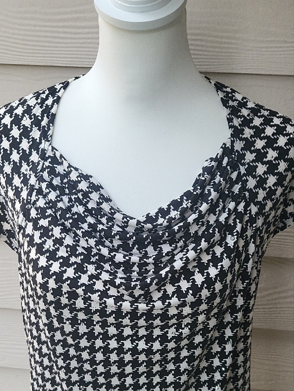 Chaus Women’s Large Houndstooth Cowl Neck Blouse Black White Short Sleeve - Picture 2 of 12